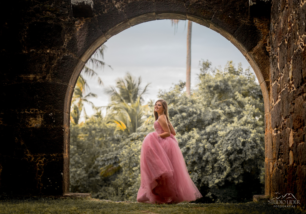 ensaio de debutante de rosa em Salvador 
