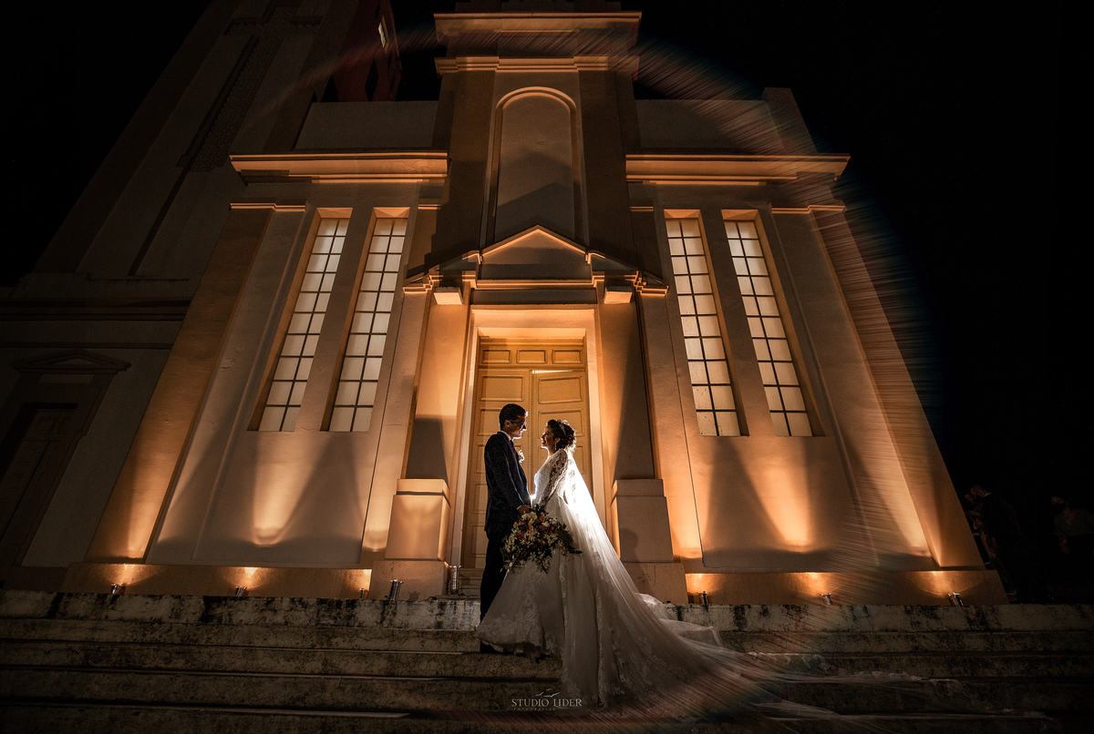 noivo em casamento jogando  amor em Bahia 