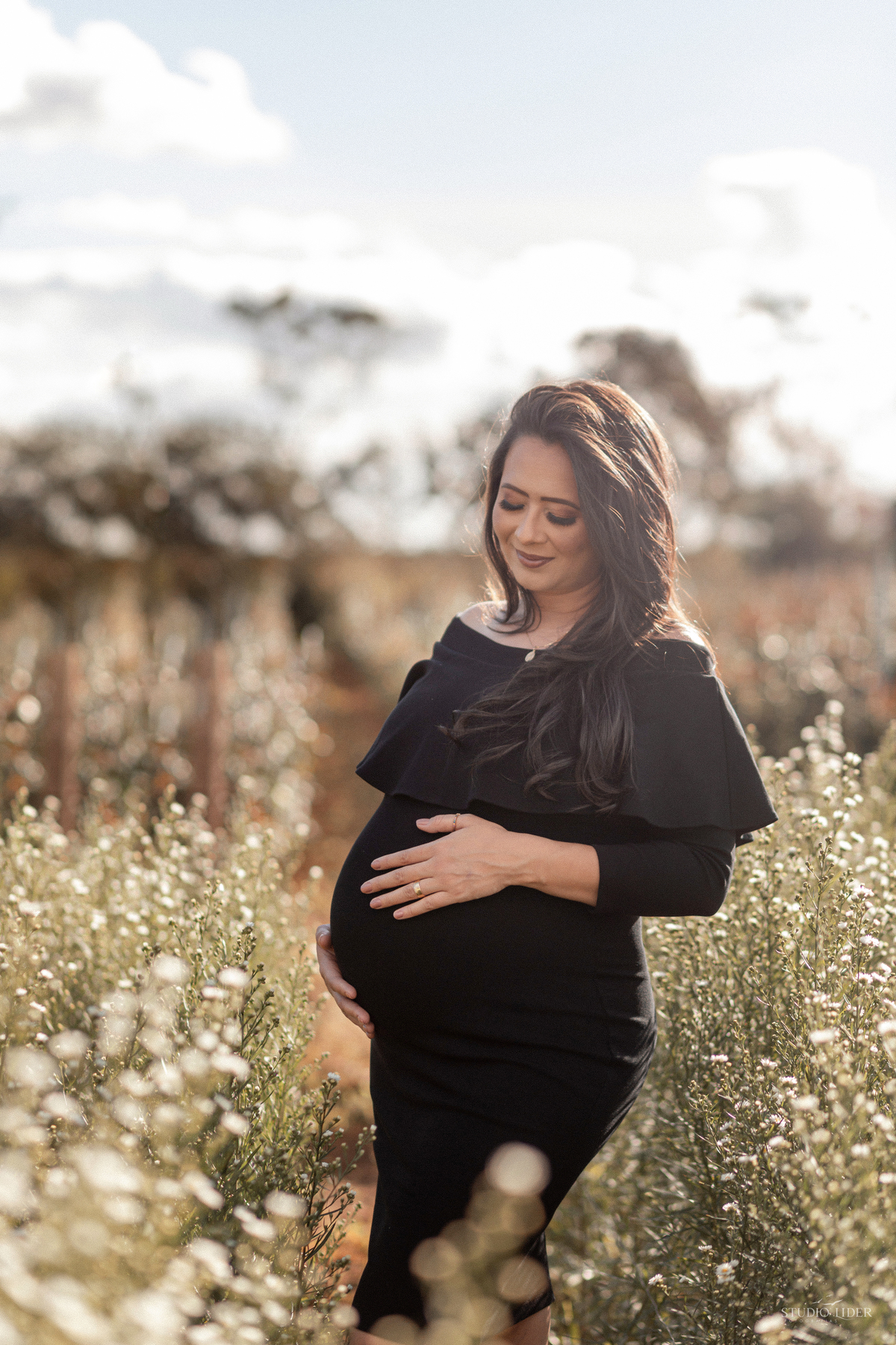 ensaio gestante no lago gestante em por do sol 