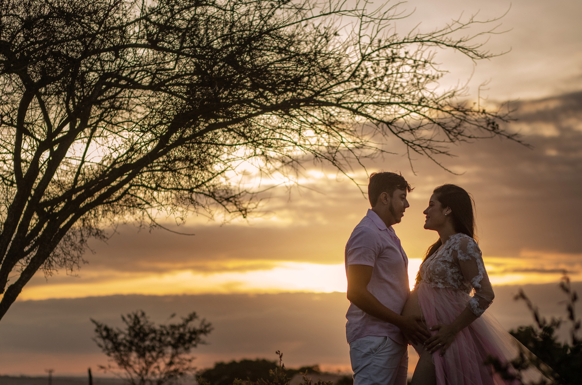 ensaio de gestante em Jaguaquara e Jequié com muita luz e amor esperando  seu bebe