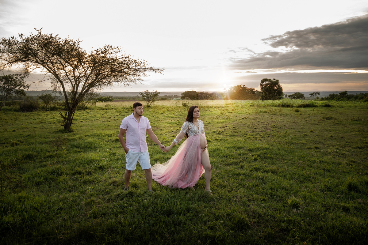 ensaio de gestante em Jaguaquara e Jequié com muita luz e amor esperando  seu bebe