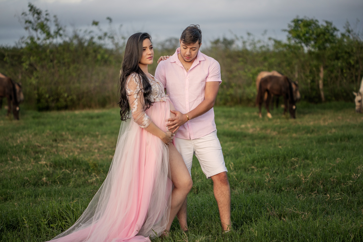 ensaio de gestante em Jaguaquara e Jequié com muita luz e amor esperando  seu bebe