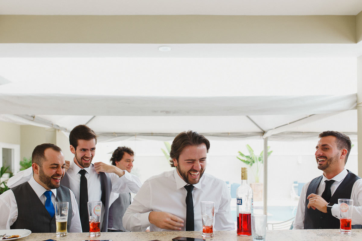 Making of de noivo e padrinhos bebendo