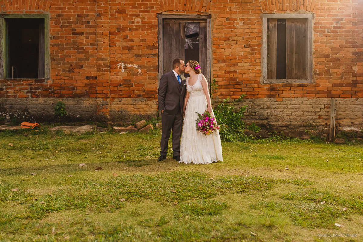 Ensaio fotográfico dos noivos na Fazenda Vassoural