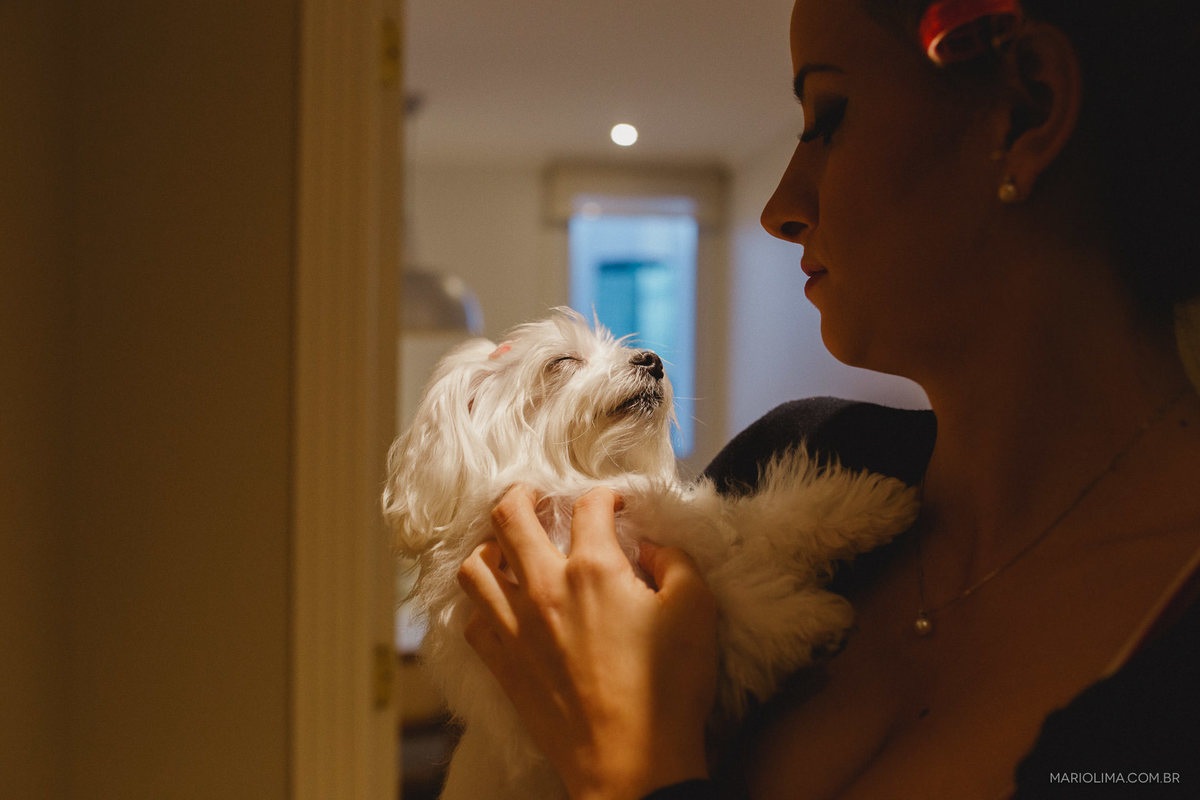 Making of da noiva olhando para o seu cachorro
