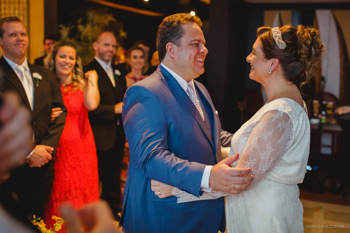 Noivos se olhando em cerimônia de casamento no Hotel Grand Hyatt