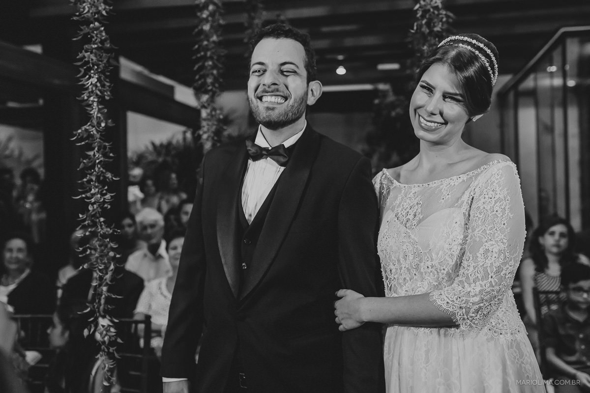 Retrato dos noivos em cerimônia de casamento no Espaço Lilló