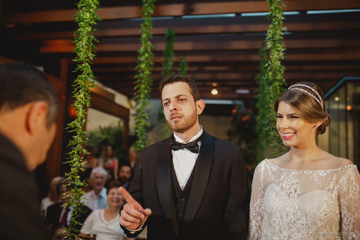 Fotografia da realização da cerimônia de casamento no Espaço Lilló