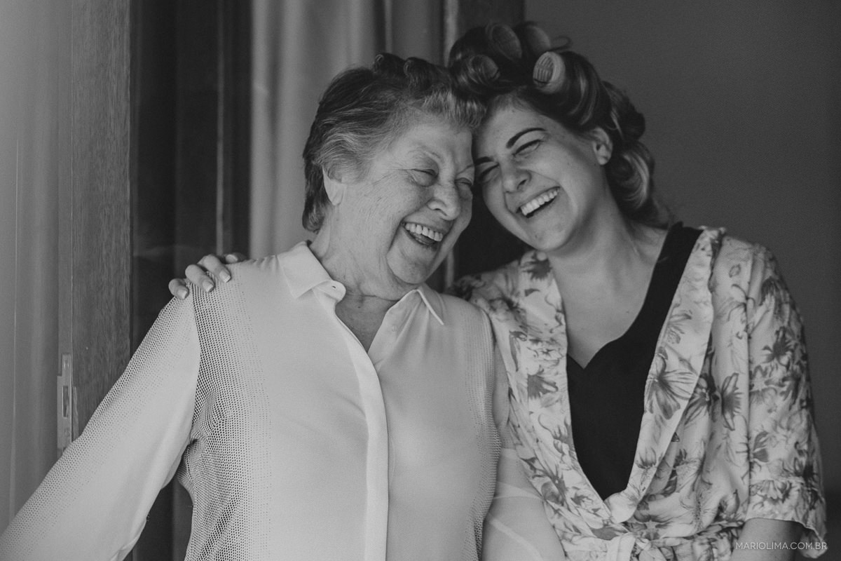 Making of da noiva abraçando a avó 