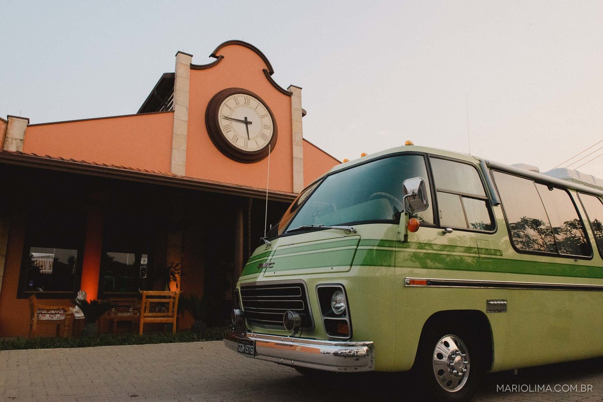Ônibus em frente ao Gare da Mata em São Roque - SP