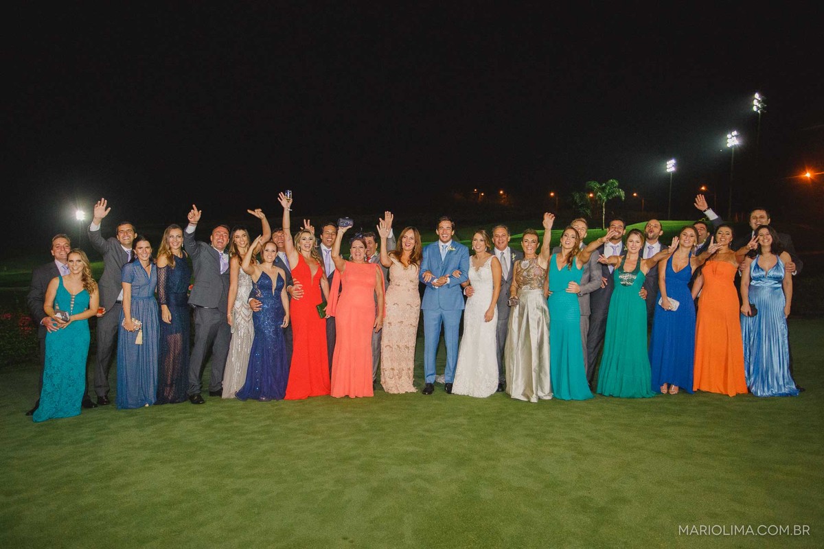 Fotografia da família dos noivos em Gare da Mata em São Roque - SP