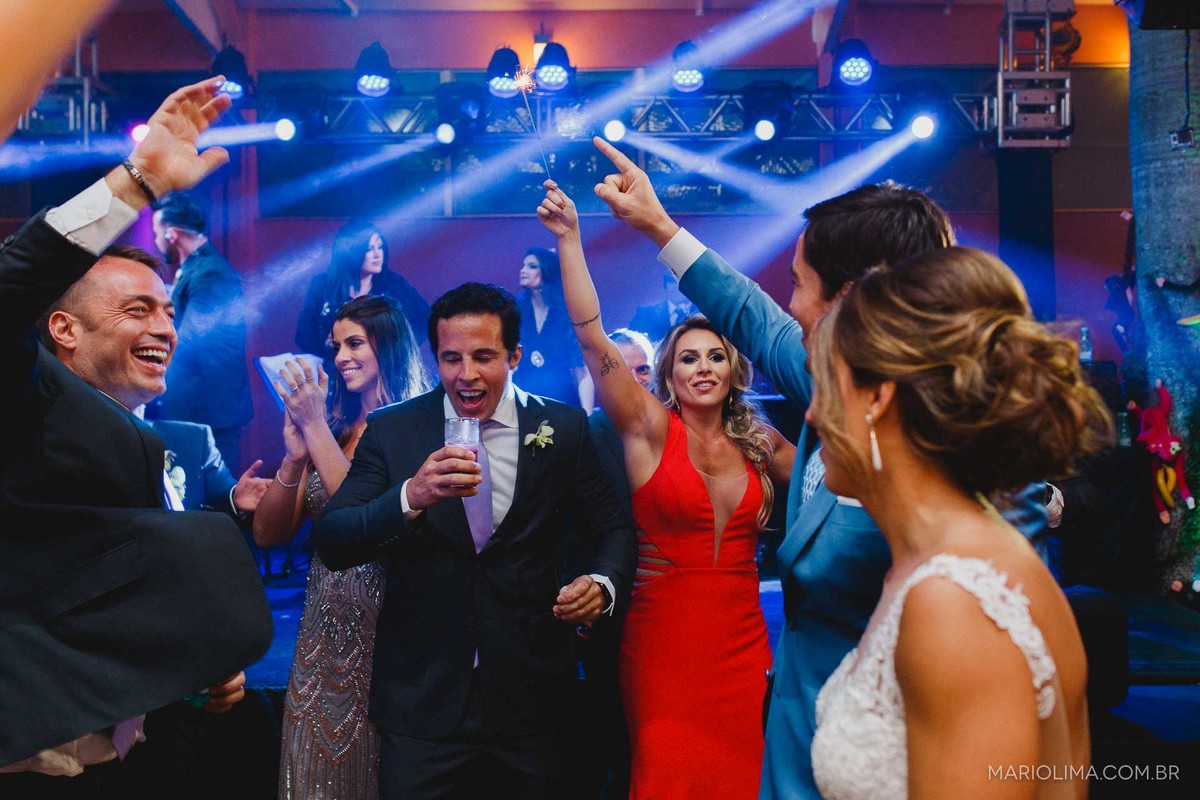 Noivos cantando ao som da Banda SP3