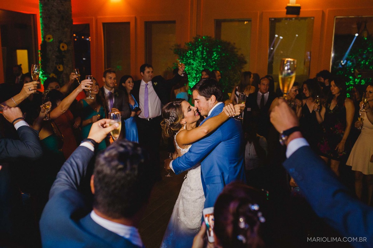 Primeira dança dos noivos em festa de casamento no Gare da Mata em São Roque - SP