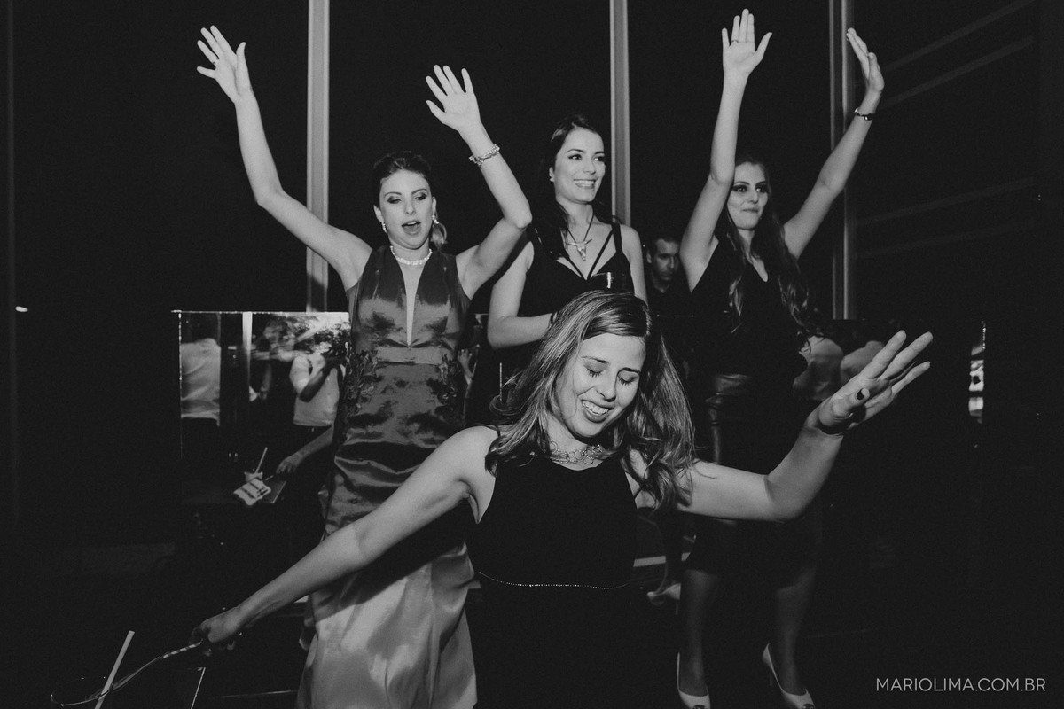 Madrinhas dançando em festa de casamento no Hotel Gran Hyatt