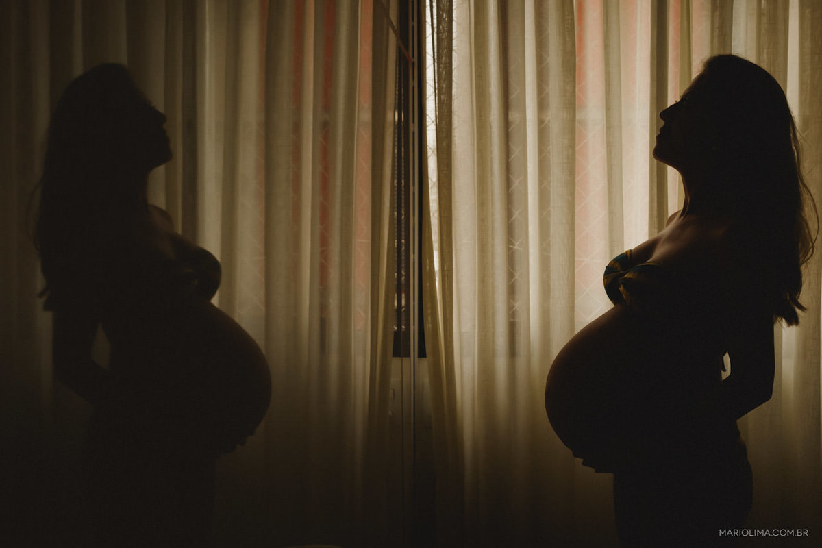 Fotografia de gravida no quarto