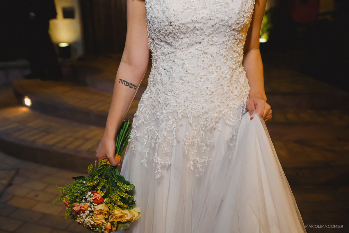 Fotografia de noiva segurando bouquet