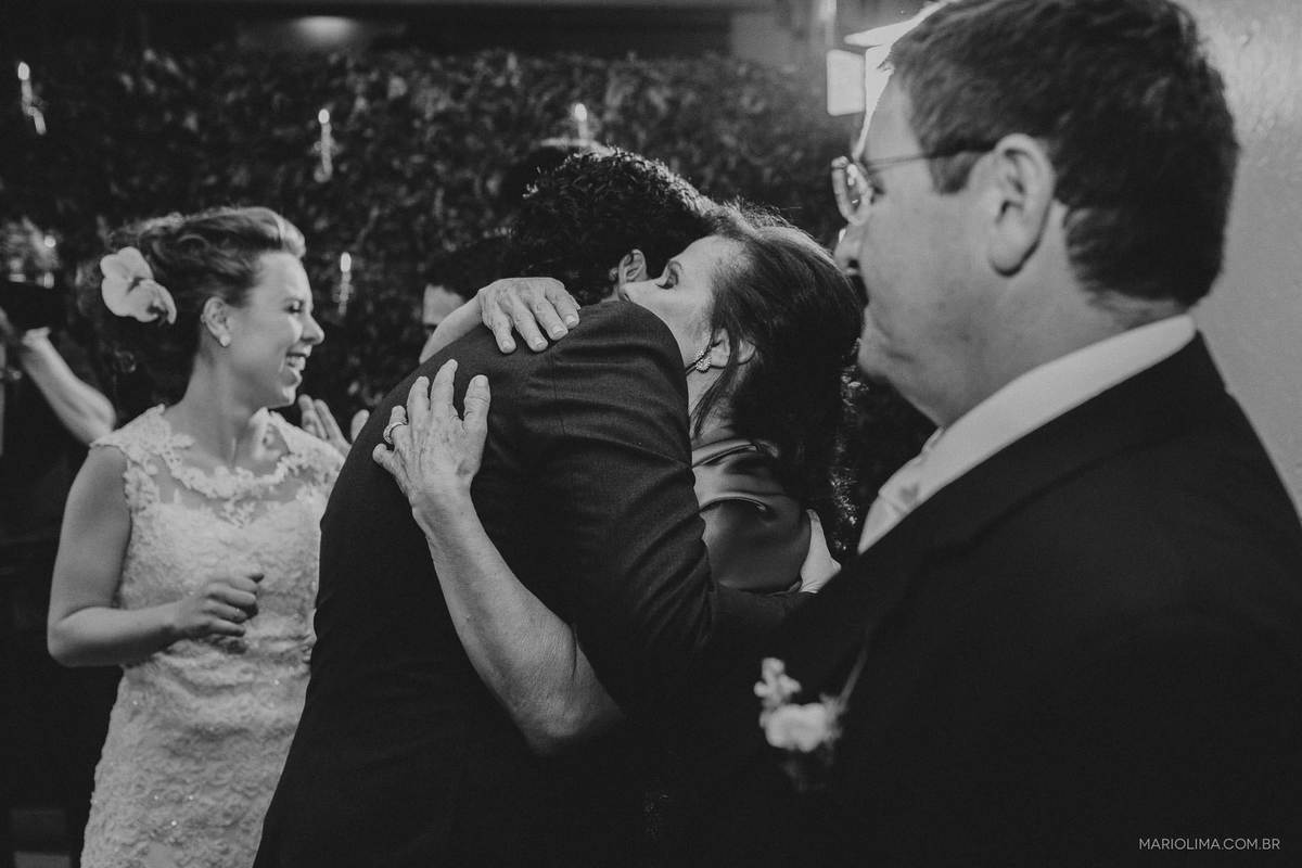 Cumprimento dos noivos em cerimônia de casamento no Tantra Restaurante