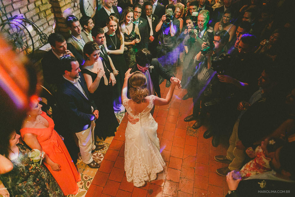 First Dance dos noivos em festa de casamento no Espaço Quintal