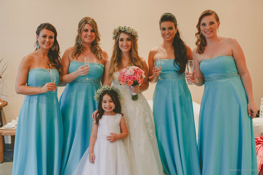 Fotografia de noiva, madrinhas e daminha em Hotel Real Villa Bella