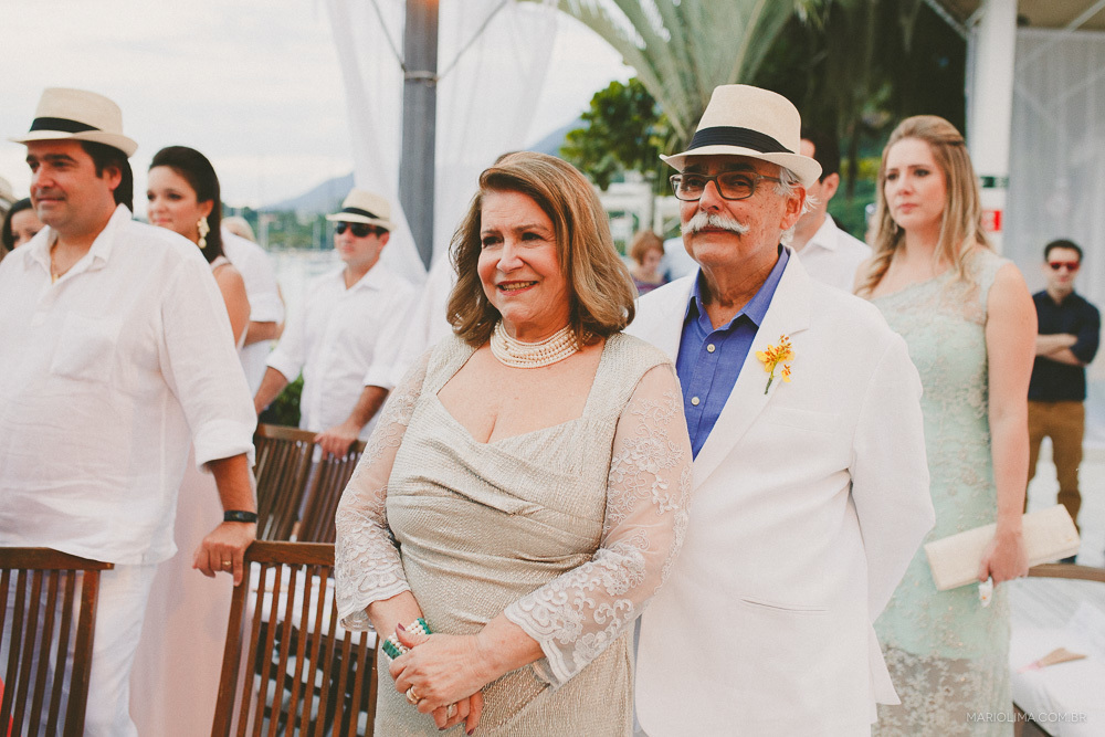 Pais da noiva em cerimônia de casamento no Sea Club em Ilhabela
