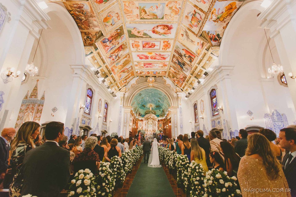Igreja Nossa Senhora do Brasil em dia de casamento