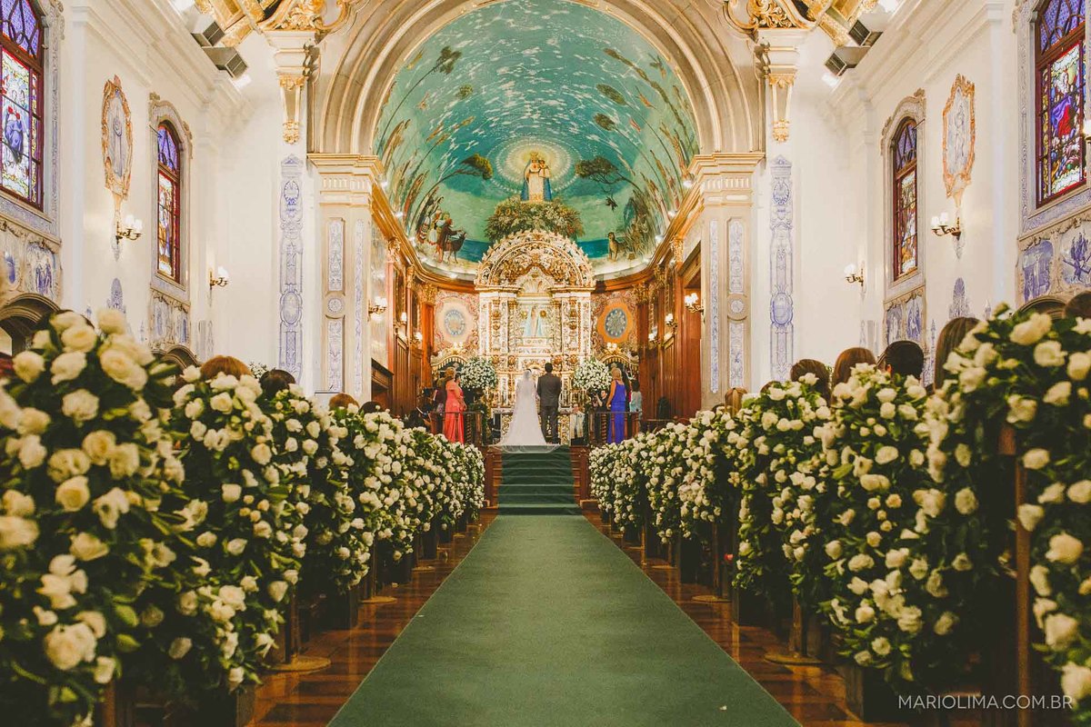 Celebração de casamento em Igreja Nossa Senhora do Brasil