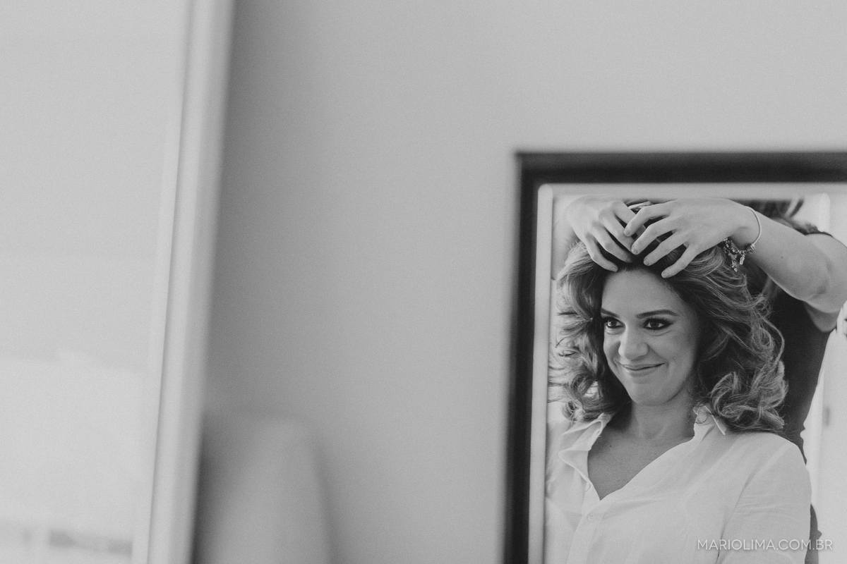 Rejane do Square e Vanessa do Cassolaris cuidando do cabelo e maquiagem da noiva