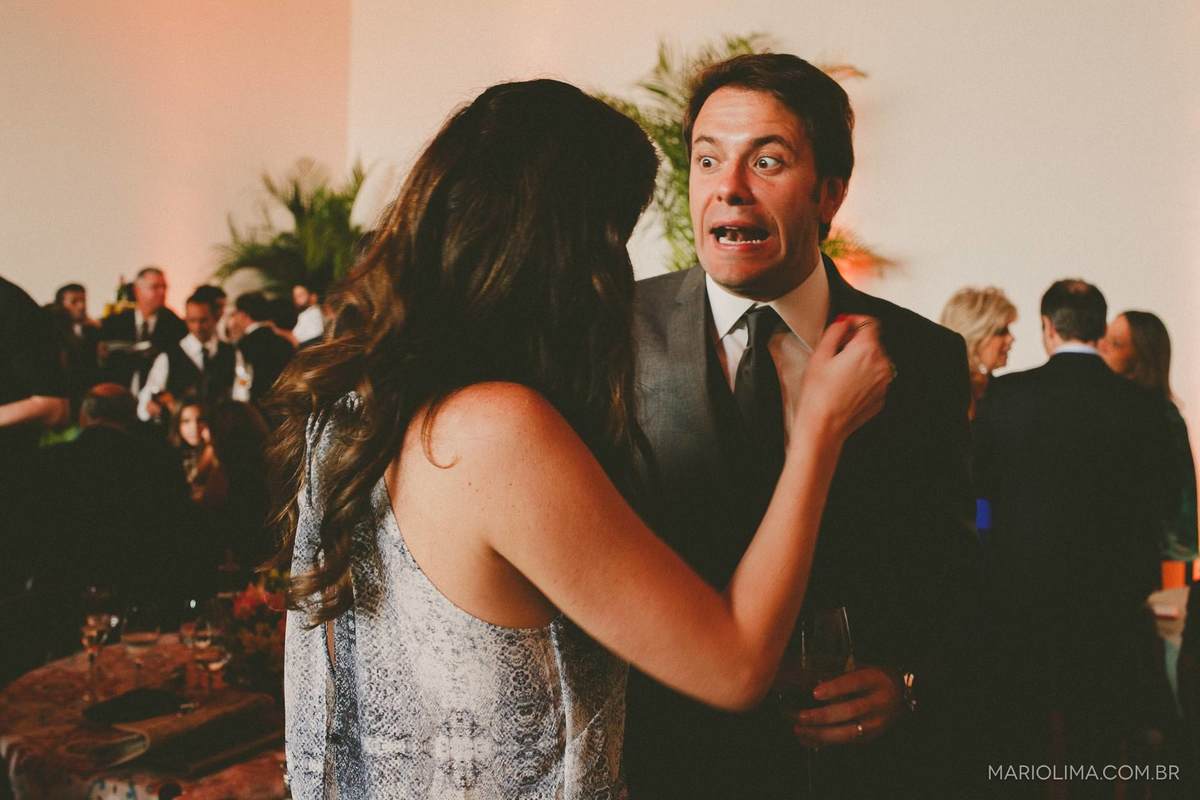 Padrinhos fazendo careta em festa de casamento no Espaço Jardim Europa
