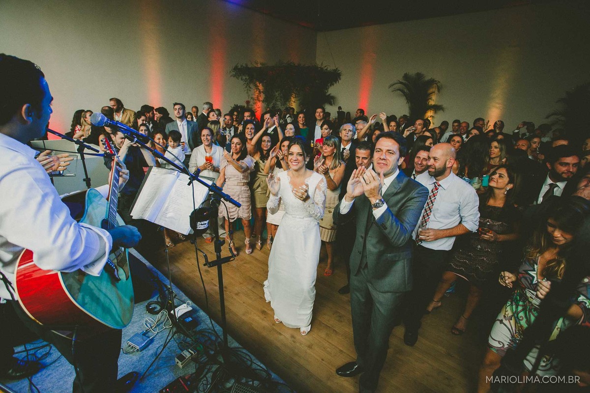 Banda Soul Train animando os convidados em festa de casamento no Espaço Jardim Europa