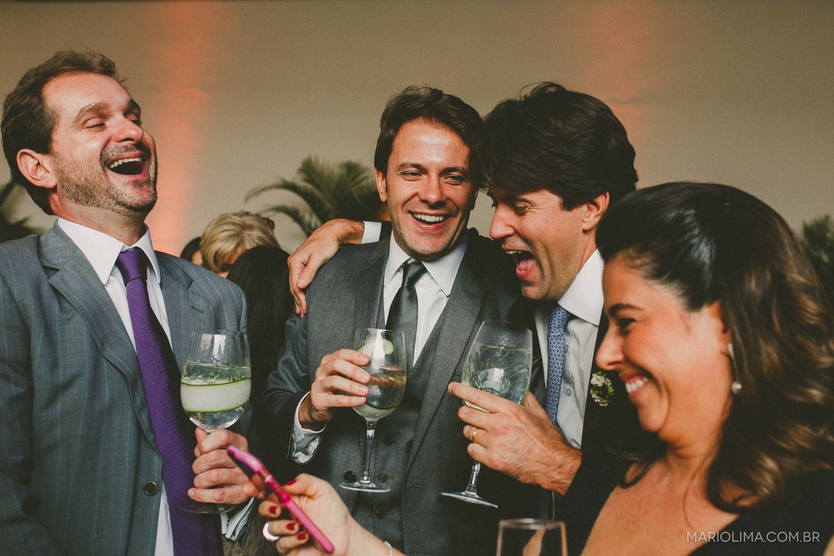 Noivo com a família em Espaço Jardim Europa