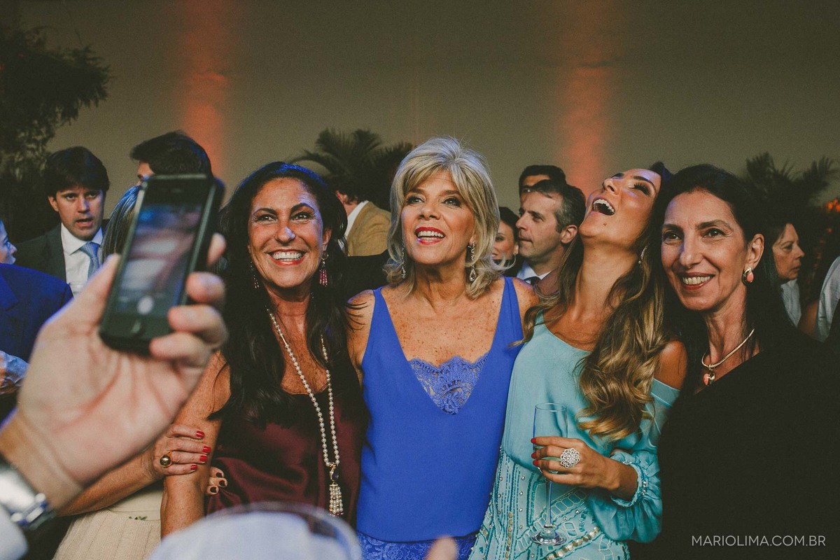 Mãe do noivo e amigas em festa de casamento no Espaço Jardim Europa