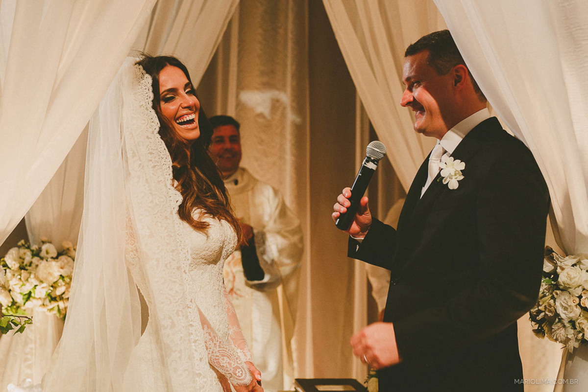 Noivo trocando votos em cerimônia de casamento na Casa Itaim