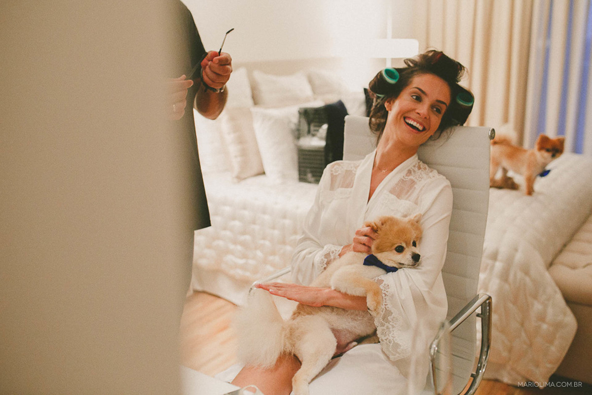 Fotografia de noiva com cachorro no making of