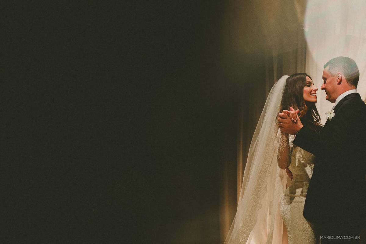 First Dance dos noivos em cerimônia de casamento na Casa Itaim