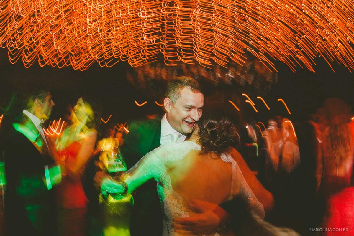 Noivos e padrinhos dançando valsa em festa de casamento na Casa Itaim