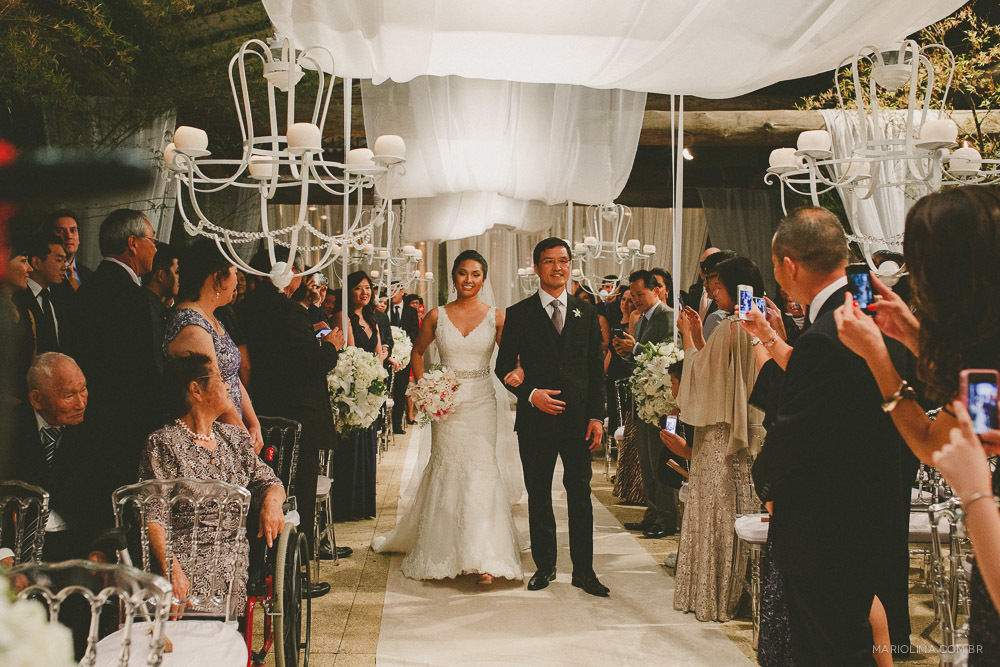 Entrada da noiva em cerimônia de casamento no Espaço Gardens