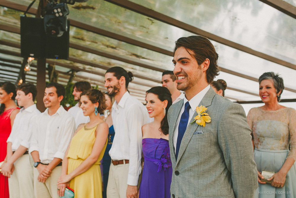 Noivo aguardando a entrada da noiva em cerimônia de casamento no Juquehy