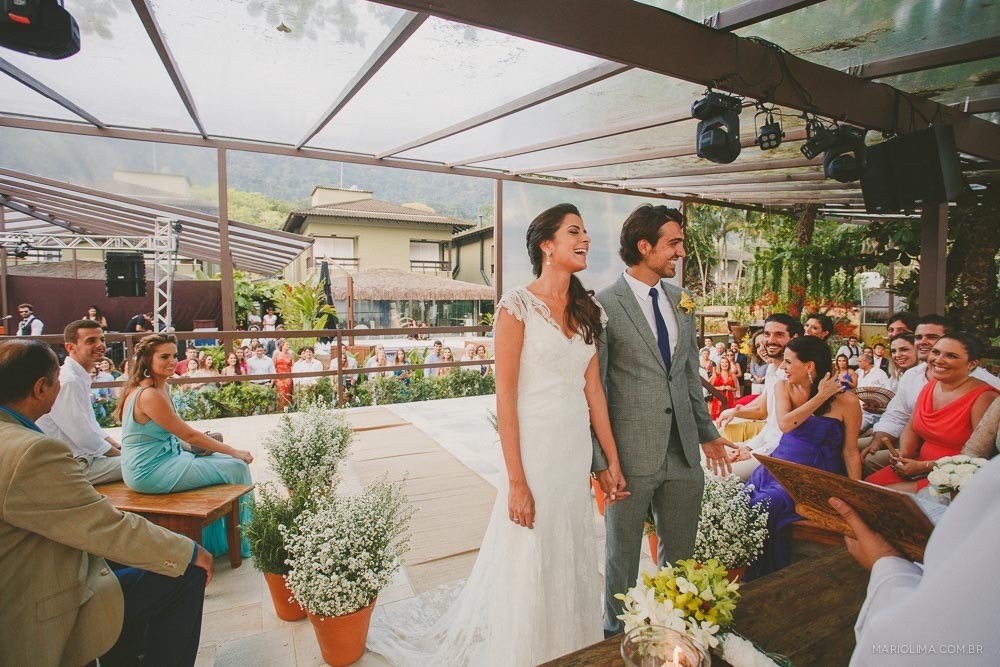 Fotografia de noivos em cerimônia de casamento no Juquehy