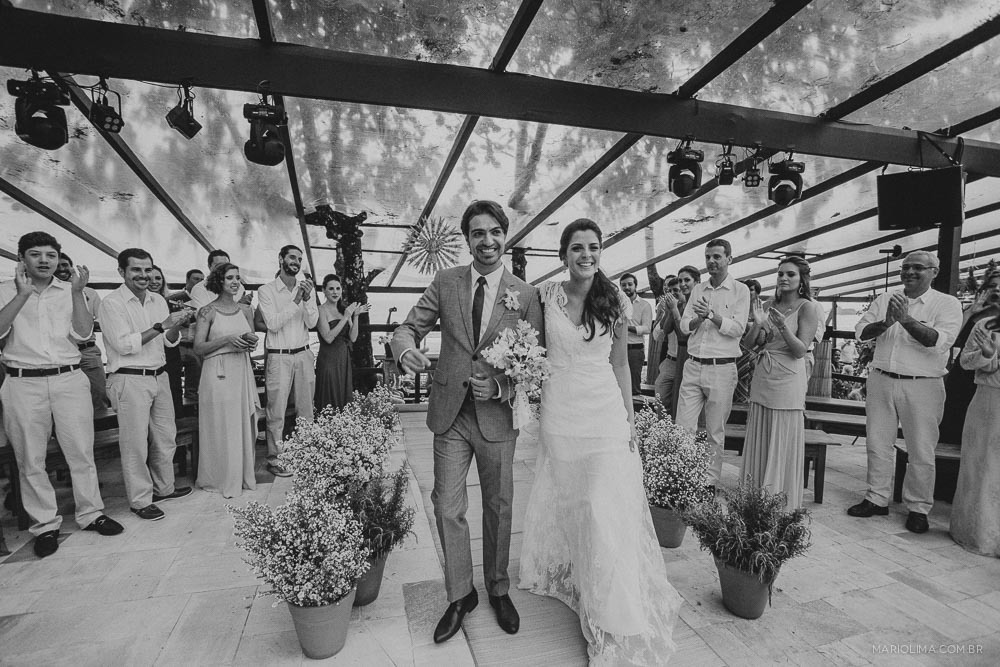 Fotografia de noivos em cerimônia de casamento no Juquehy