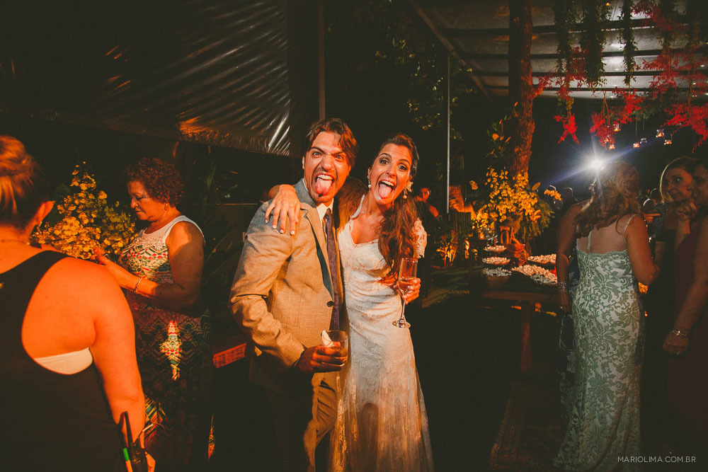 Noivo fazendo caretas em festa de casamento em Juquehy