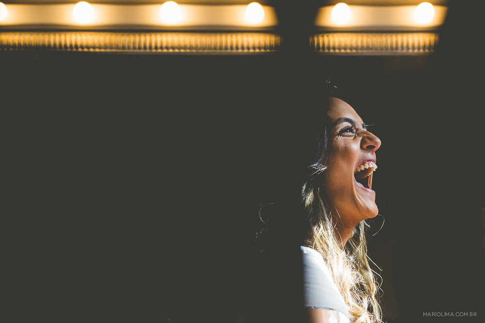 Retrato de noiva sorrindo