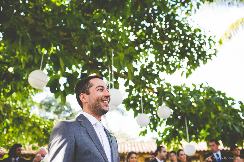 Noivo aguardando a entrada da noiva em cerimônia de casamento na Fazenda das Cabras