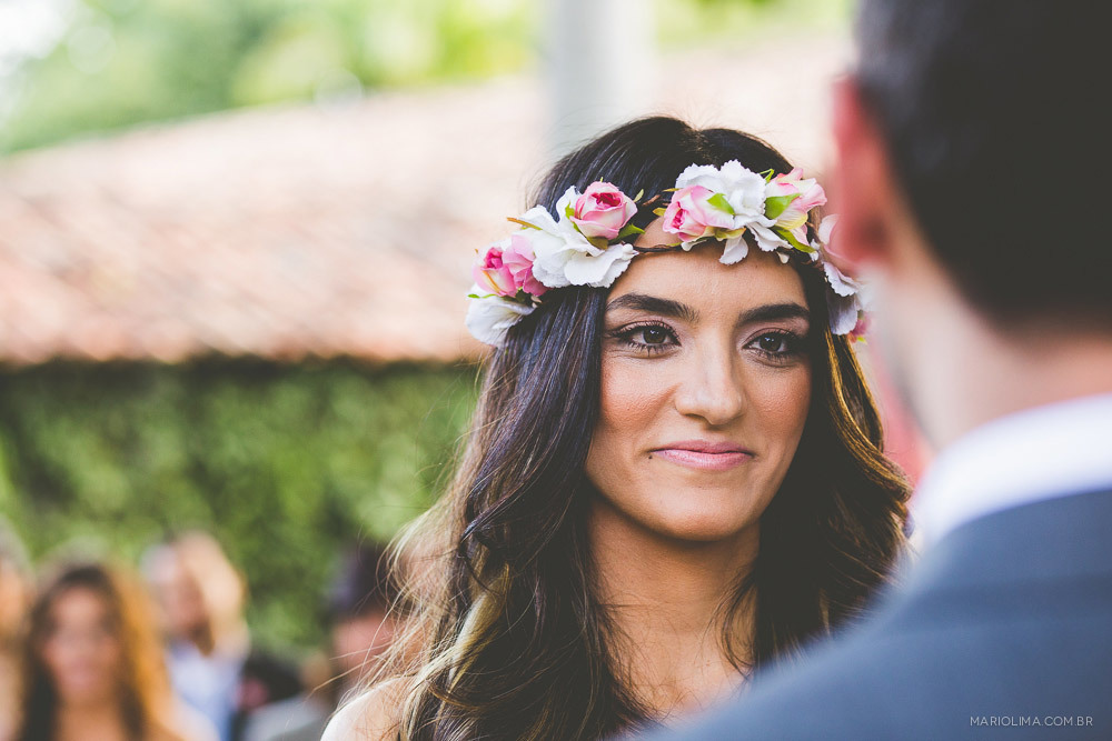 Olhar da noiva em cerimônia de casamento na Fazenda das Cabras