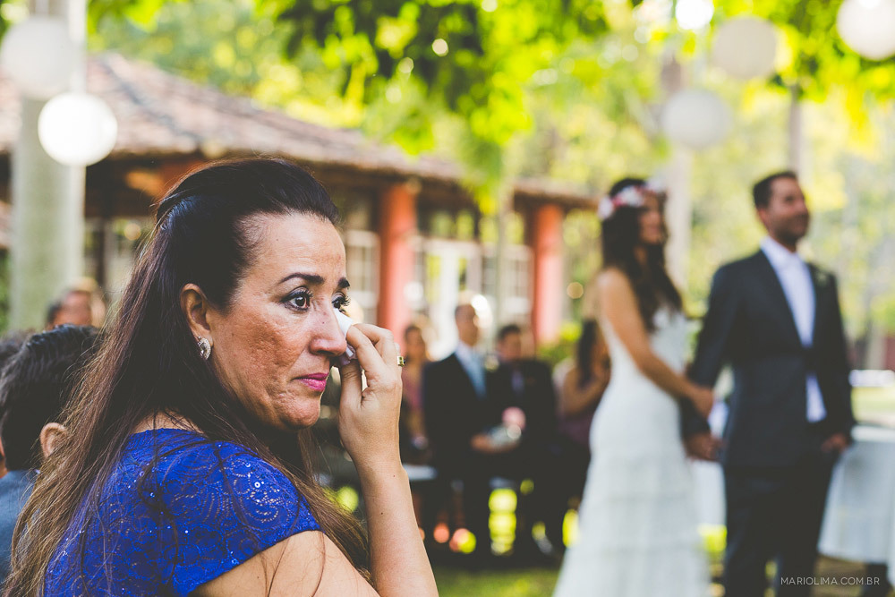 Madrinha emocionada em cerimônia de casamento na Fazenda das Cabras