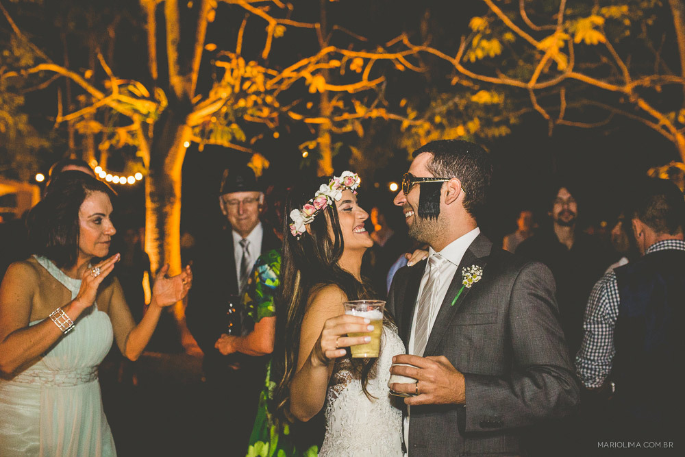 Noivos dançando em festa de casamento na Fazenda das Cabras