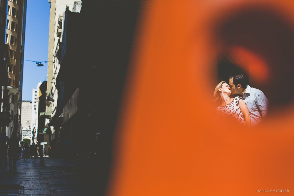 Casal se beijando no Centro de São Paulo