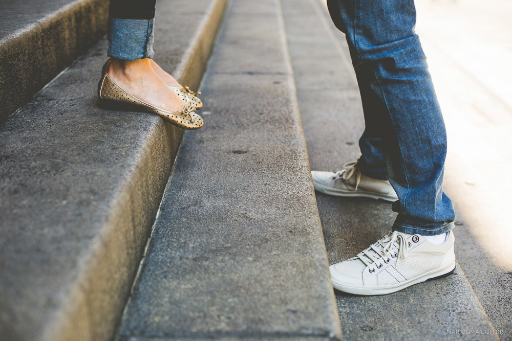 Fotografia de pés de casal no Centro de São Paulo