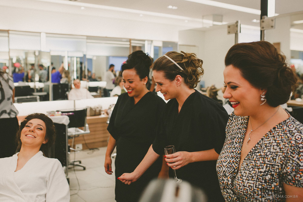 Making of da noiva no Salão Celso Kamura com a mãe e madrinhas