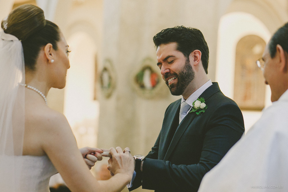 Fotografia de noivos em cerimônia de casamento na Igreja São José