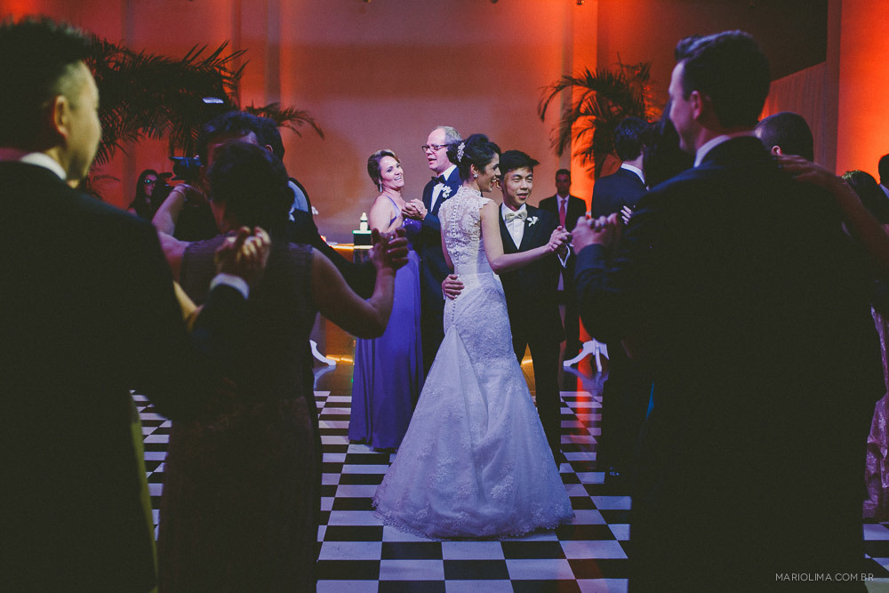 Dança dos noivos em festa de casamento no Buffet Colonial 